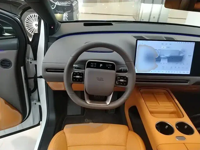 Li Auto i8 — Фото автомобиля 10