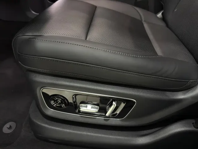 Li Auto L8 — Фото автомобиля 12