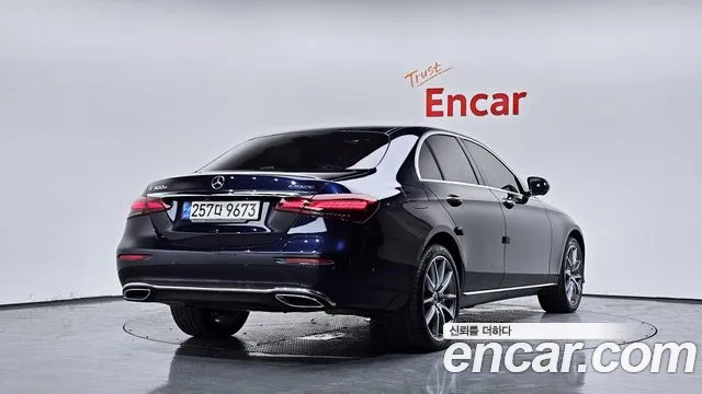 Mercedes-Benz E-Class — Фото автомобиля 2