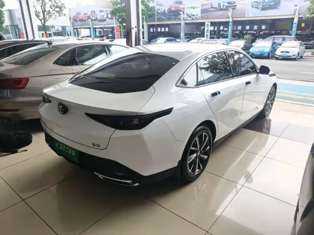 Changan Eado — Фото автомобиля 6