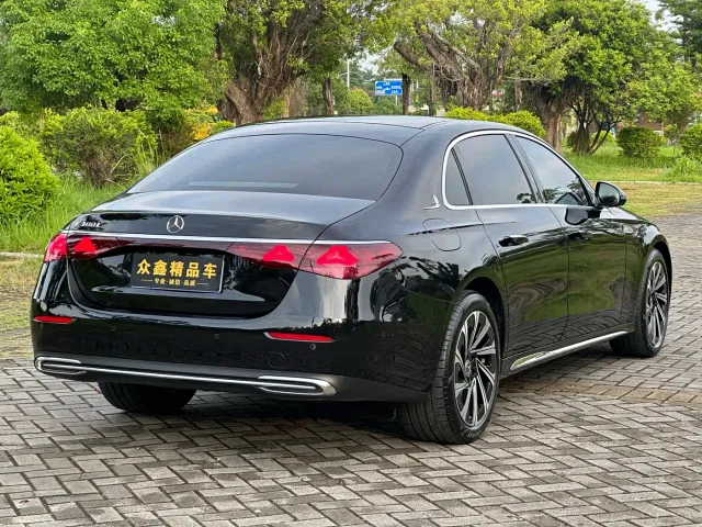 Mercedes-Benz E-Class — Фото автомобиля 14