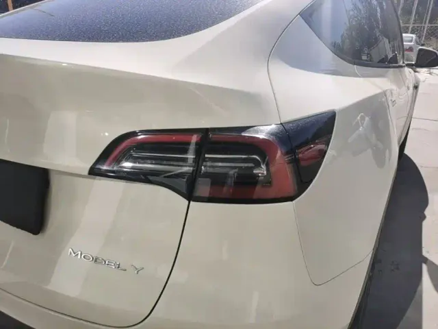 Tesla Model Y — Фото автомобиля 7