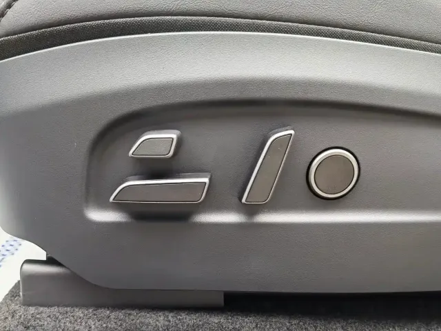Tesla Model Y L — Фото автомобиля 13