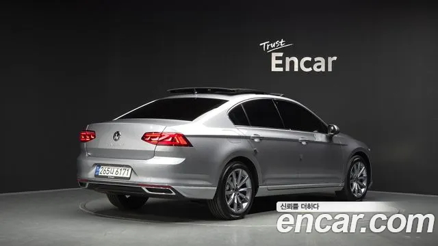 Volkswagen Passat — Фото автомобиля 2