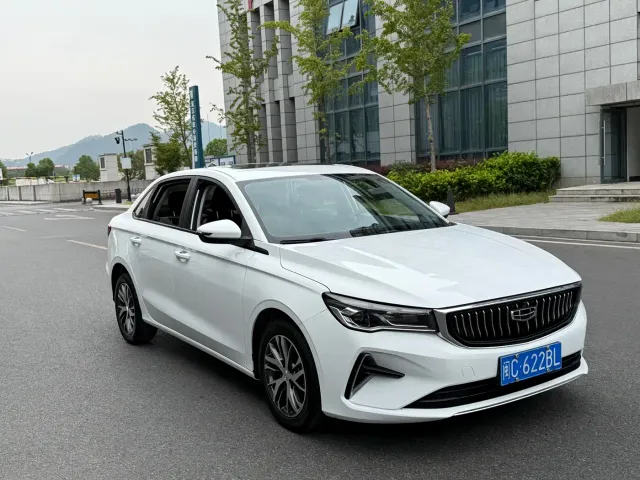 Geely Emgrand — Фото автомобиля 3
