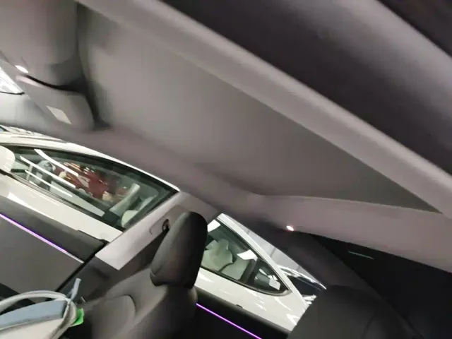 Tesla Model 3 — Фото автомобиля 17