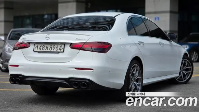 Mercedes-Benz E-Class — Фото автомобиля 4