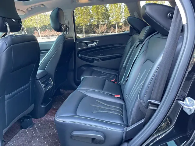 Ford Edge — Фото автомобиля 8