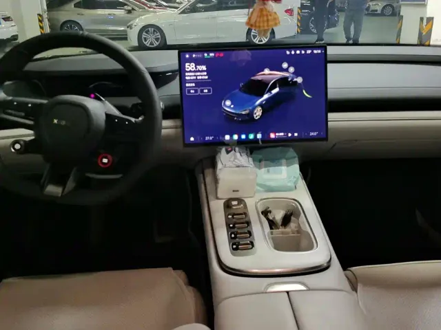 Xiaomi SU7 — Фото автомобиля 12