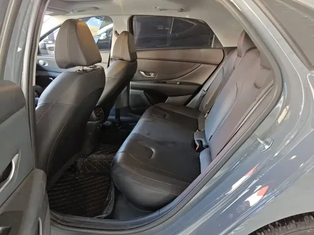 Hyundai Elantra — Фото автомобиля 16
