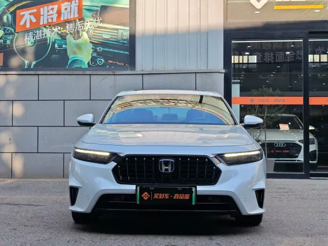 Honda Inspire Hybrid — Фото автомобиля 4