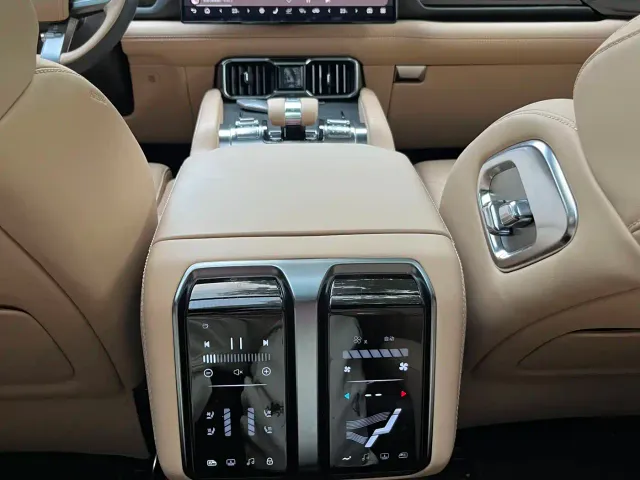 Fang Cheng Bao Leopard 8 2025 Zhiyong Flagship 6-Seater — Фото автомобиля 10