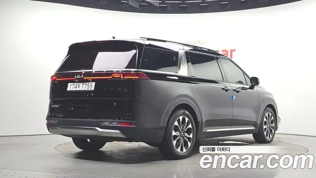 Kia Carnival Generation 4 — Фото автомобиля 2