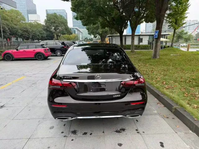 Mercedes-Benz E-Class — Фото автомобиля 7