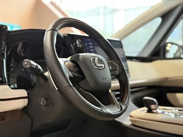Lexus LM — Фото автомобиля 6