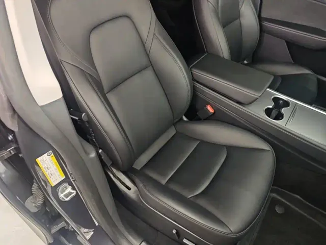 Tesla Model Y — Фото автомобиля 24