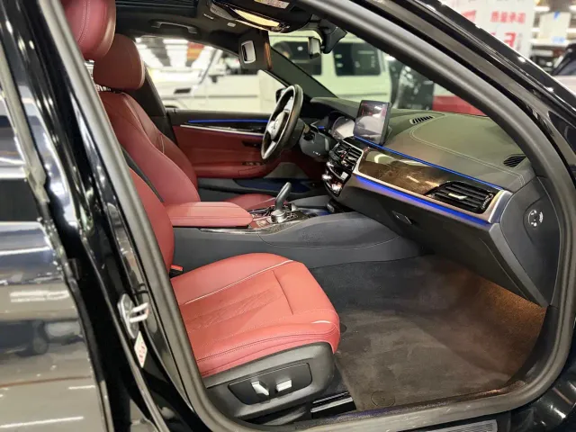 BMW 5 Series — Фото автомобиля 11