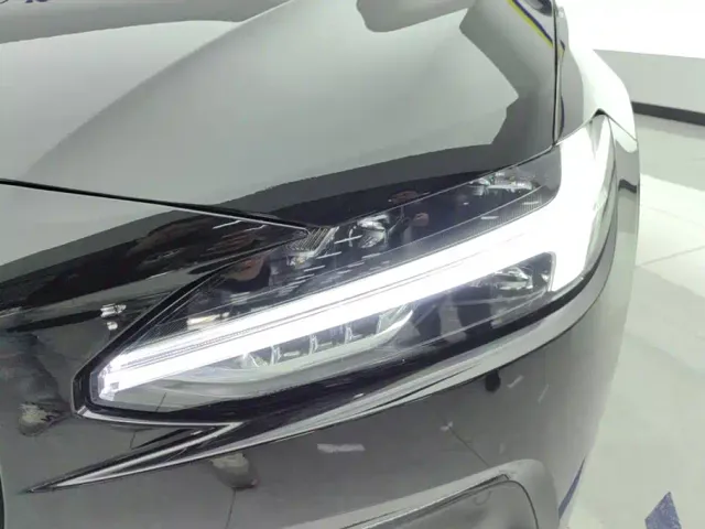 Volvo S90 — Фото автомобиля 5