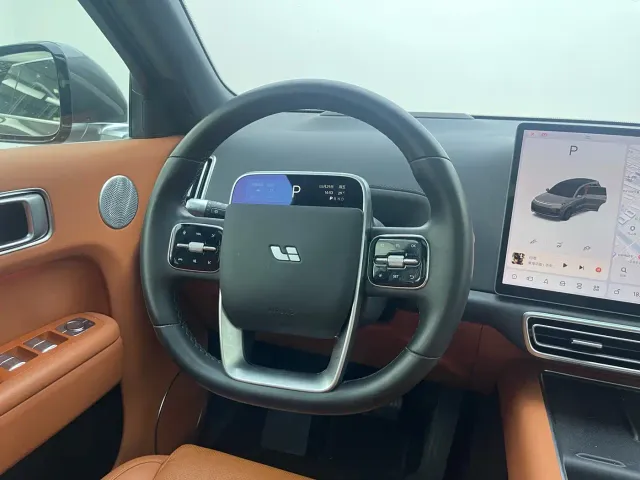 Li Auto L8 — Фото автомобиля 8