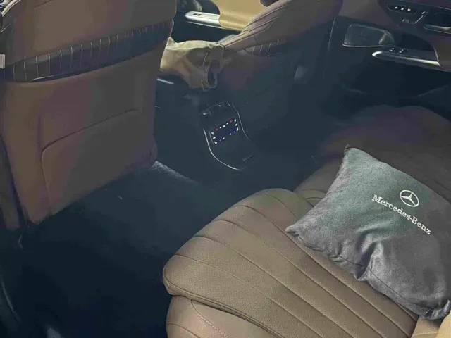 Mercedes-Benz E-Class — Фото автомобиля 5