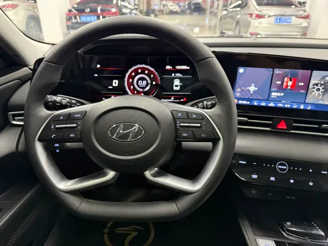 Hyundai Elantra — Фото автомобиля 11