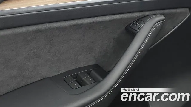 Tesla Model Y — Фото автомобиля 16