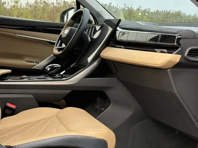 Geely Boyue L 2023 1.5TD DCT Premium — Фото автомобиля 18