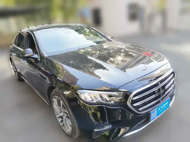 Mercedes-Benz E-Class — Фото автомобиля 3
