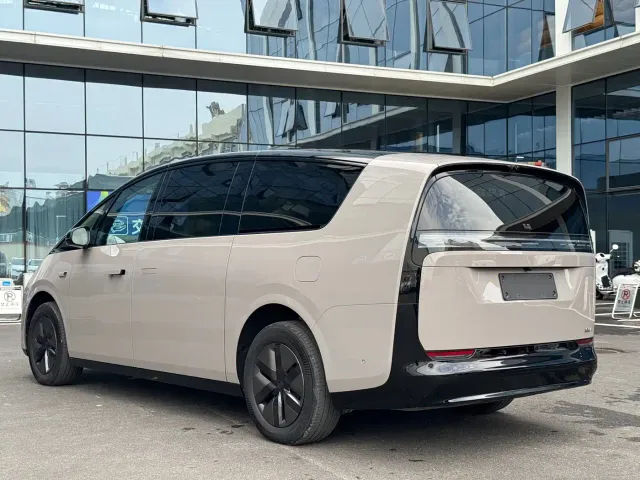 Li Auto MEGA — Фото автомобиля 6