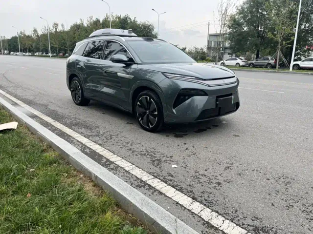 BYD Tang L — Фото автомобиля 10