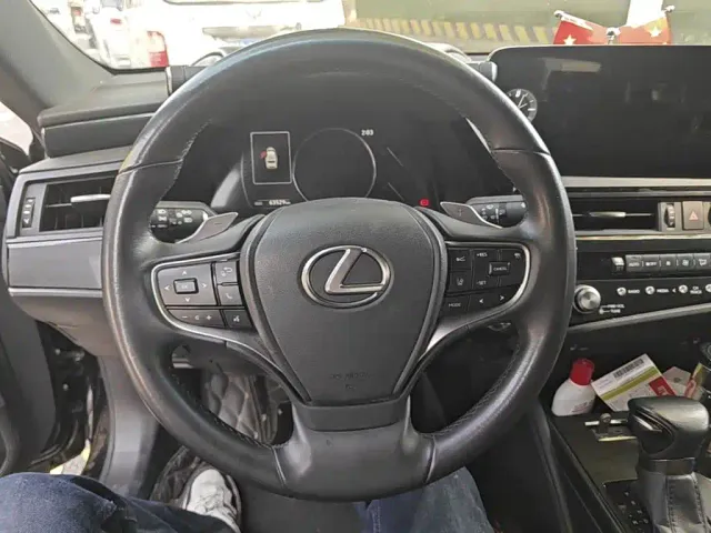 Lexus ES — Фото автомобиля 10