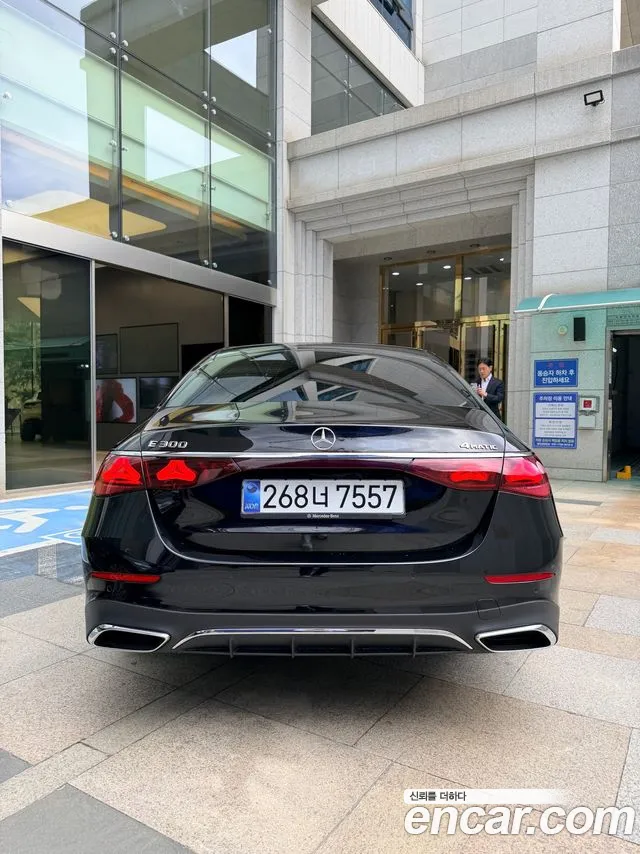 Mercedes-Benz E-Class — Фото автомобиля 4