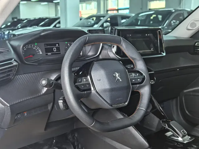 Peugeot 2008 — Фото автомобиля 10