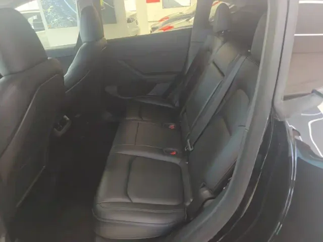Tesla Model Y — Фото автомобиля 16