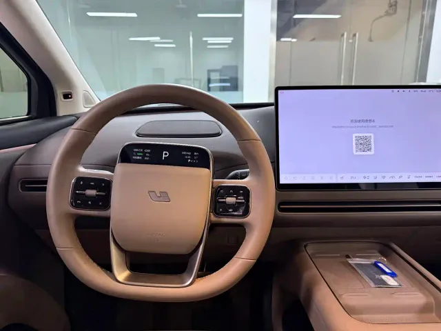 Li Auto i8 — Фото автомобиля 18