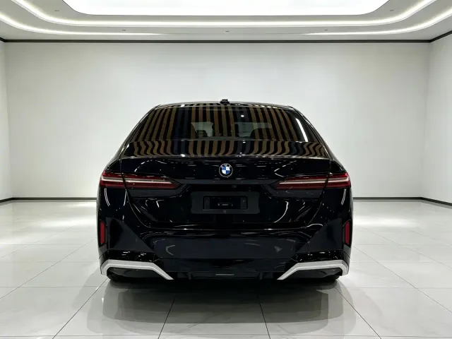 BMW 5 Series — Фото автомобиля 10