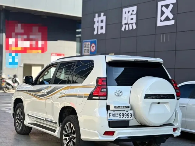 Toyota Land Cruiser — Фото автомобиля 10