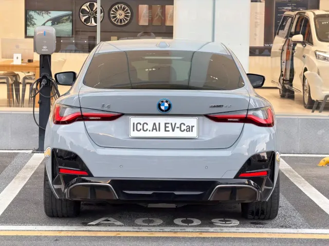 BMW i4 — Фото автомобиля 7