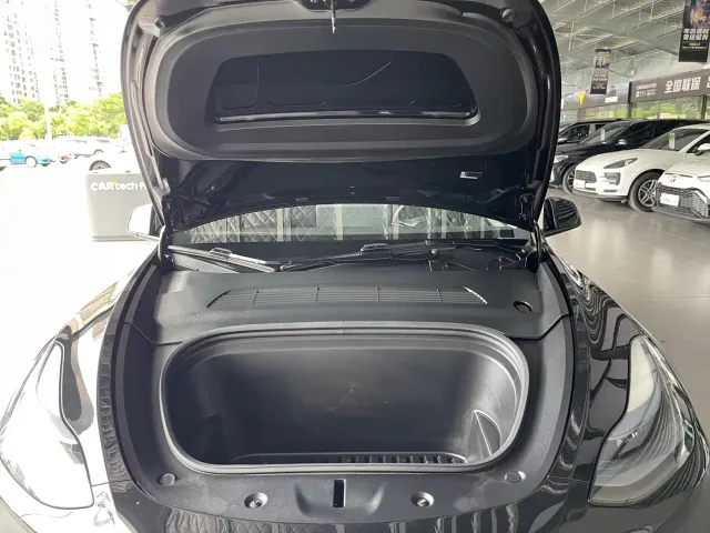 Tesla Model Y — Фото автомобиля 25