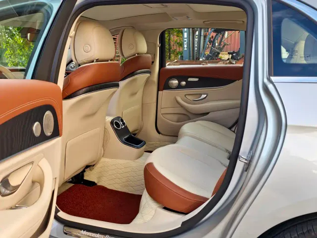 Mercedes-Benz E-Class — Фото автомобиля 7