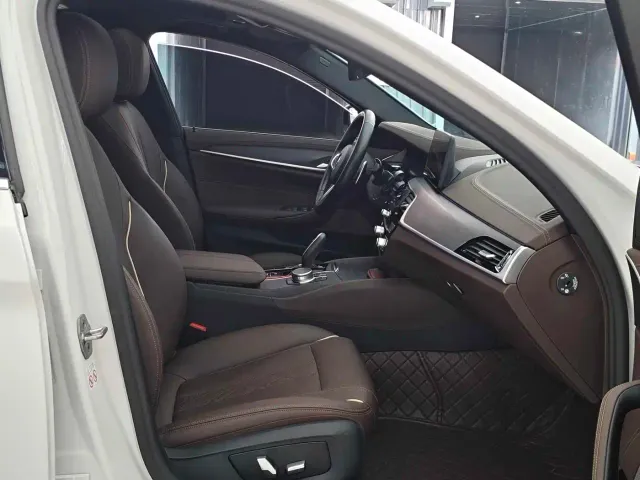 BMW 5 Series — Фото автомобиля 13