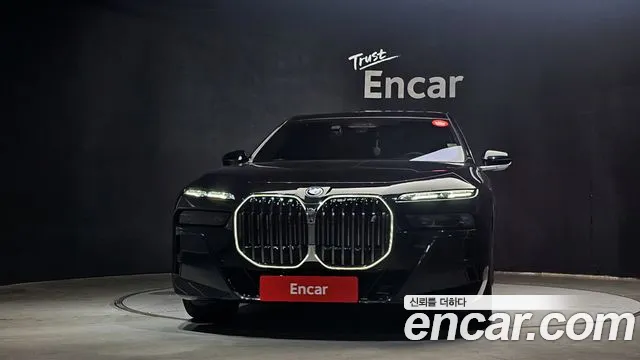 BMW i7 — Фото автомобиля 3