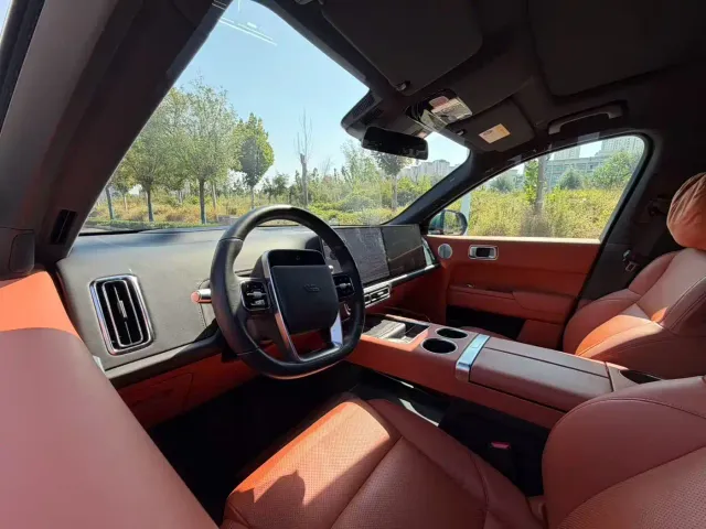 Li Auto L9 — Фото автомобиля 16