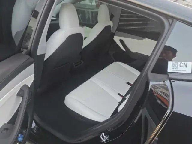 Tesla Model Y — Фото автомобиля 6