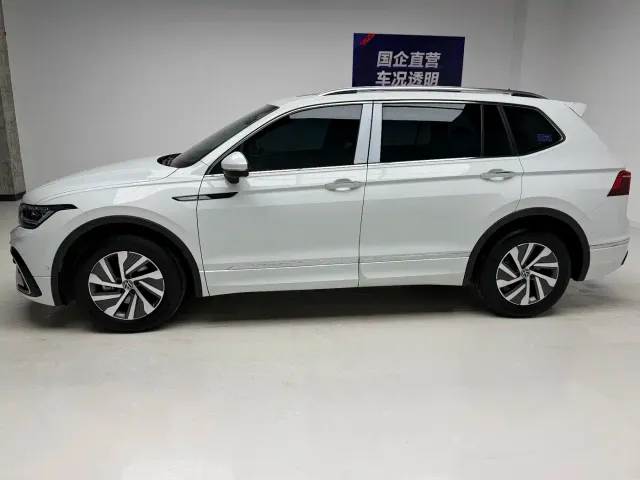 Volkswagen Tiguan L PHEV — Фото автомобиля 9
