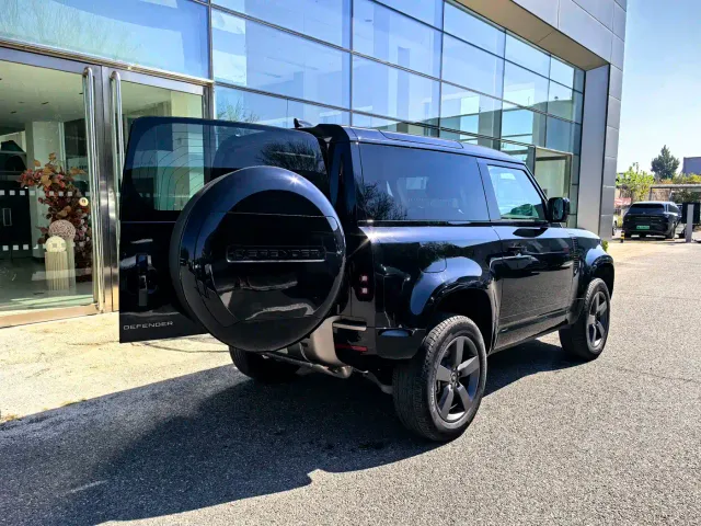 Land Rover Defender — Фото автомобиля 3