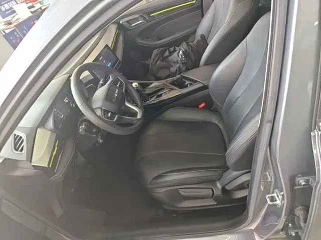Roewe i5 — Фото автомобиля 14
