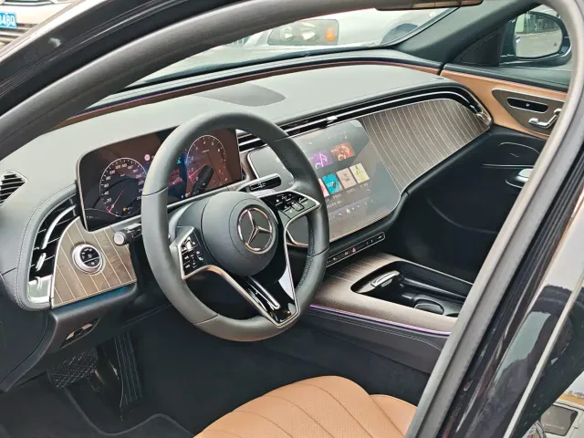 Mercedes-Benz E-Class — Фото автомобиля 4