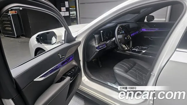 BMW 7 Series G70 — Фото автомобиля 10