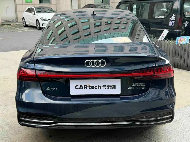 Audi A7L — Фото автомобиля 12